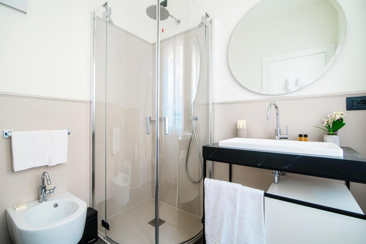 In Centro Luxury Rooms Комо Экстерьер фото