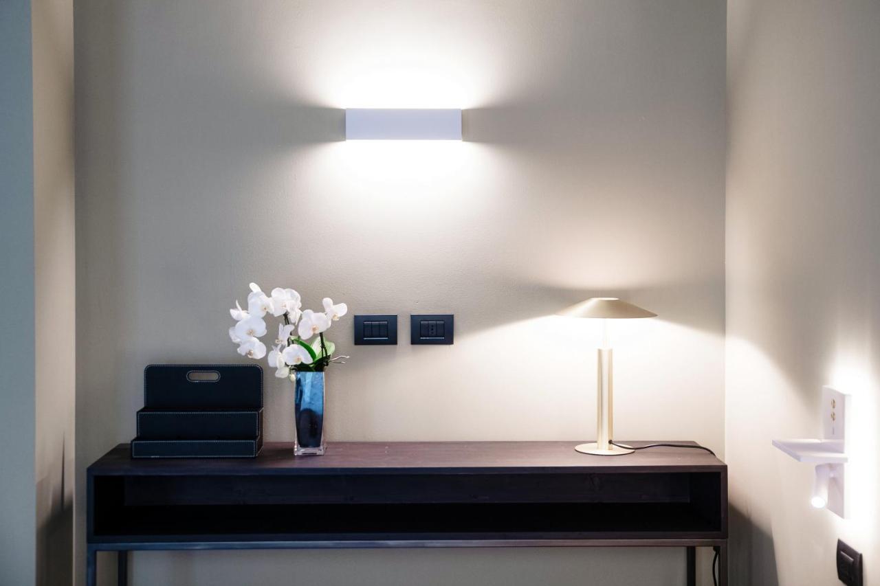 In Centro Luxury Rooms Комо Экстерьер фото