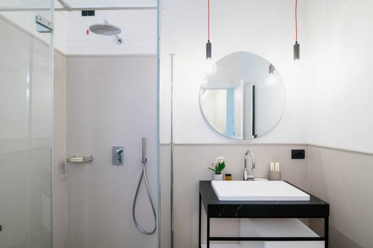 In Centro Luxury Rooms Комо Экстерьер фото