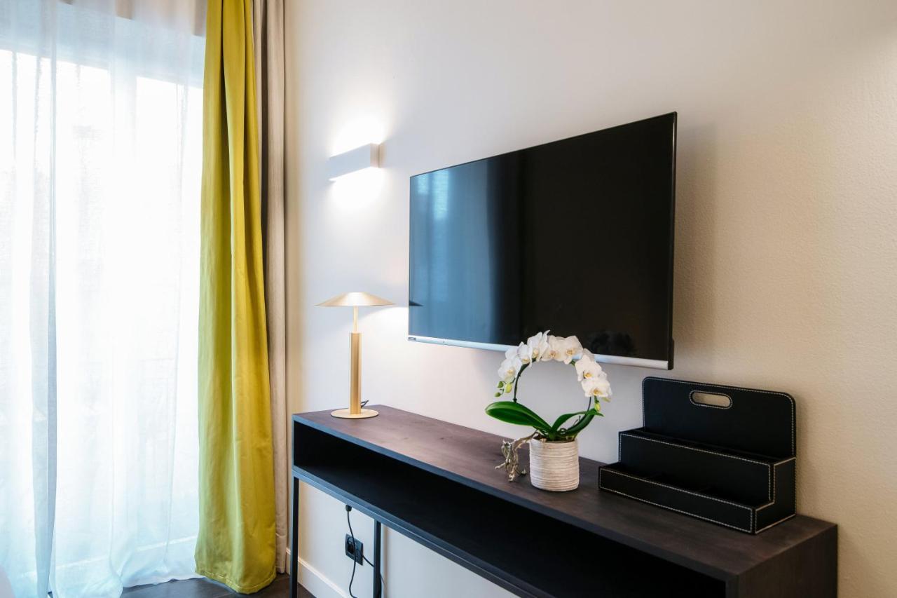 In Centro Luxury Rooms Комо Экстерьер фото