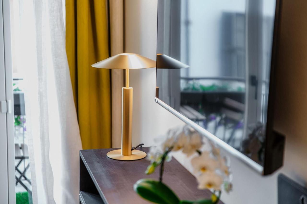 In Centro Luxury Rooms Комо Экстерьер фото