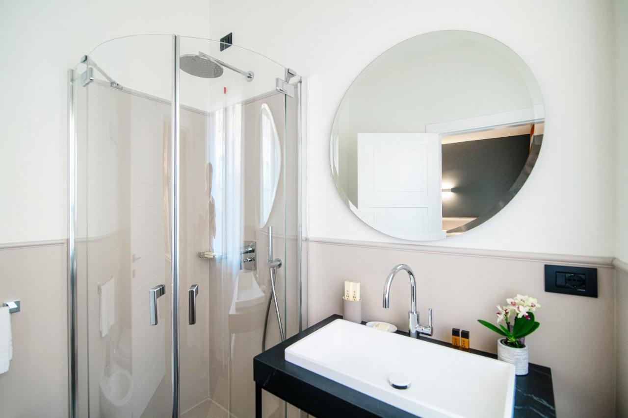 In Centro Luxury Rooms Комо Экстерьер фото