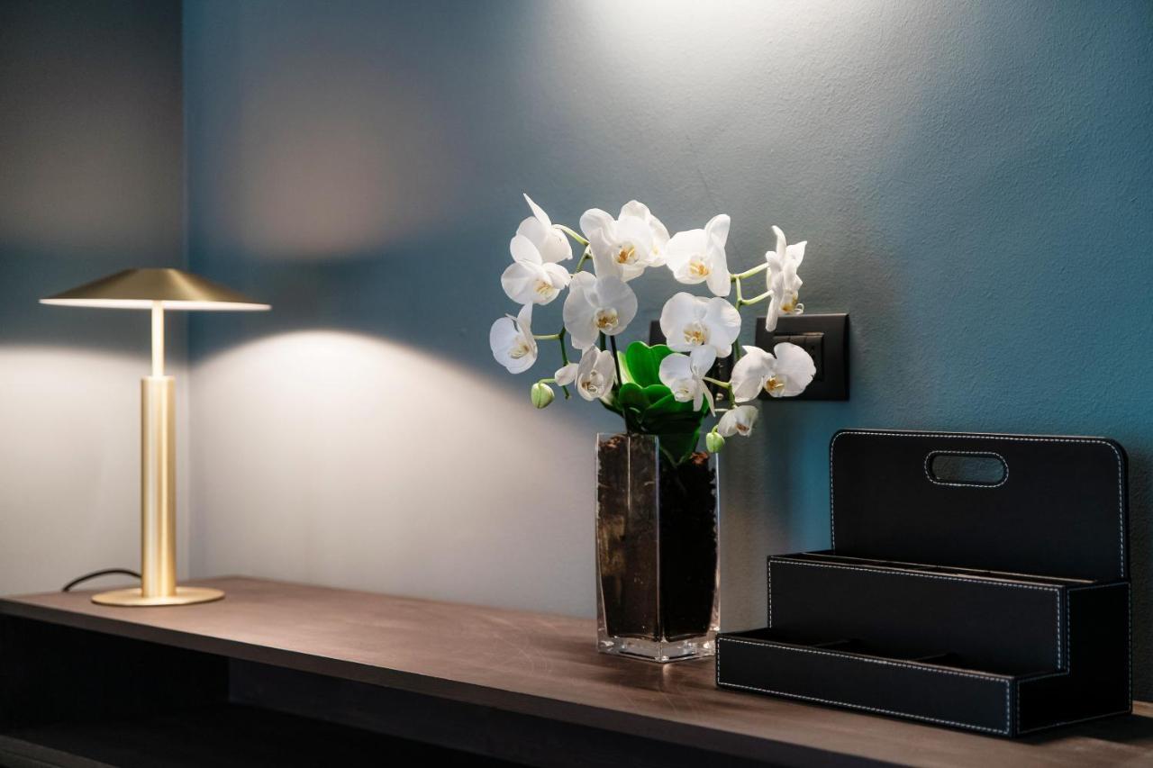 In Centro Luxury Rooms Комо Экстерьер фото