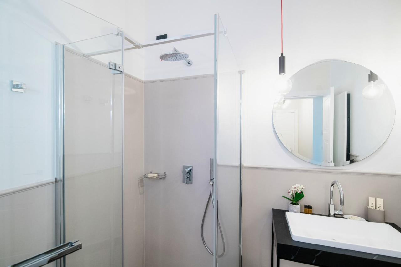 In Centro Luxury Rooms Комо Экстерьер фото
