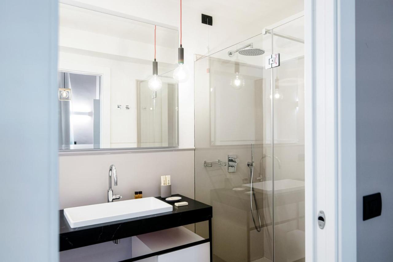 In Centro Luxury Rooms Комо Экстерьер фото