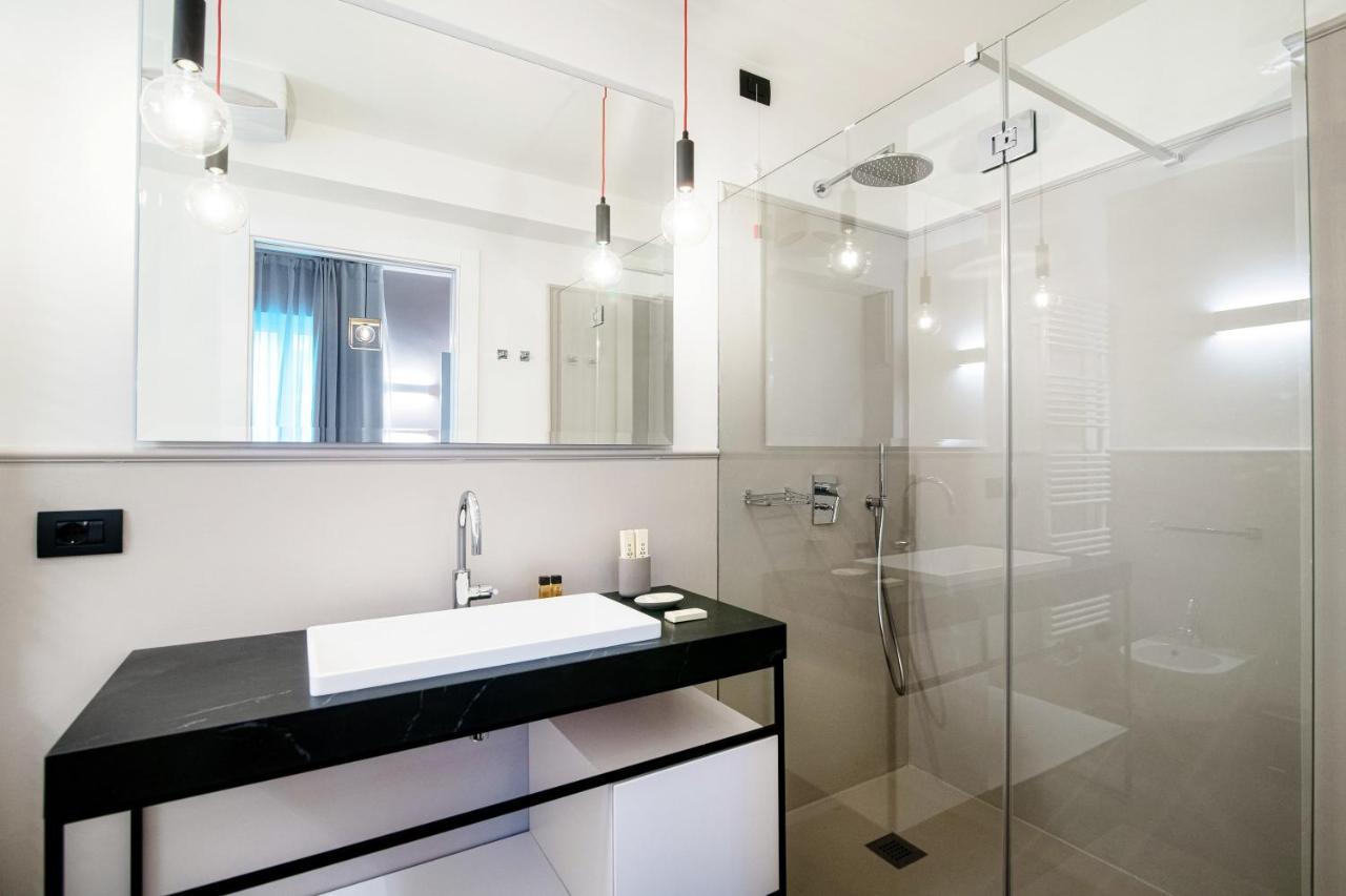 In Centro Luxury Rooms Комо Экстерьер фото