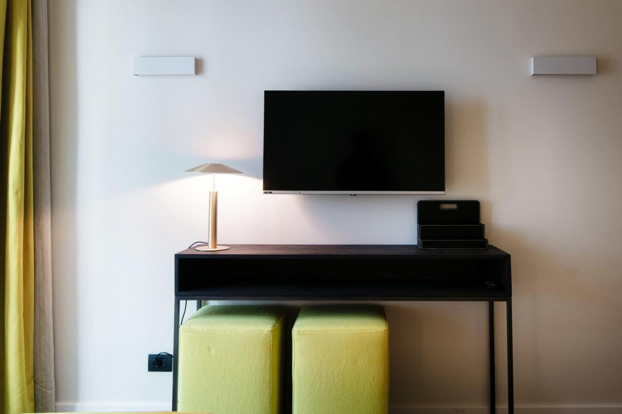 In Centro Luxury Rooms Комо Экстерьер фото