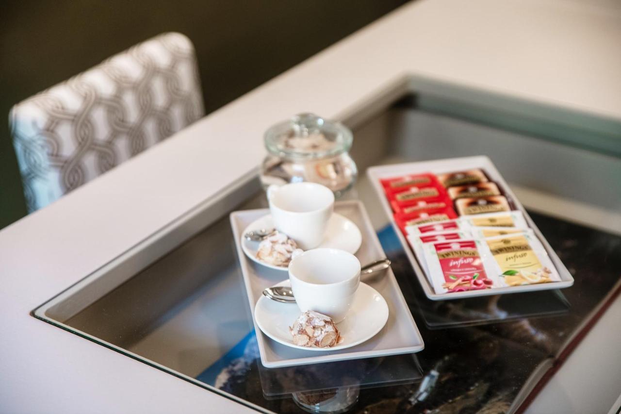 In Centro Luxury Rooms Комо Экстерьер фото
