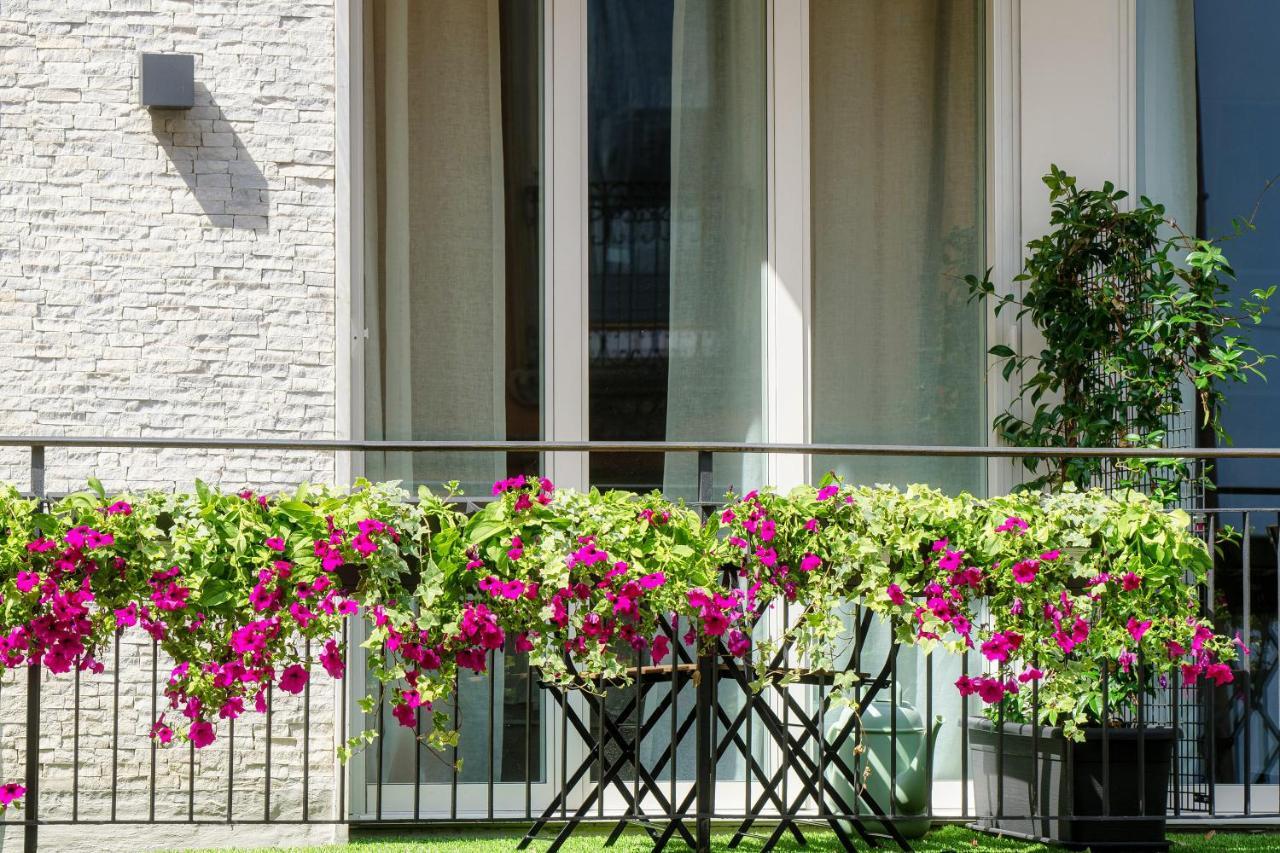 In Centro Luxury Rooms Комо Экстерьер фото