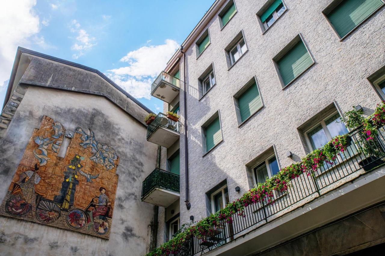 In Centro Luxury Rooms Комо Экстерьер фото